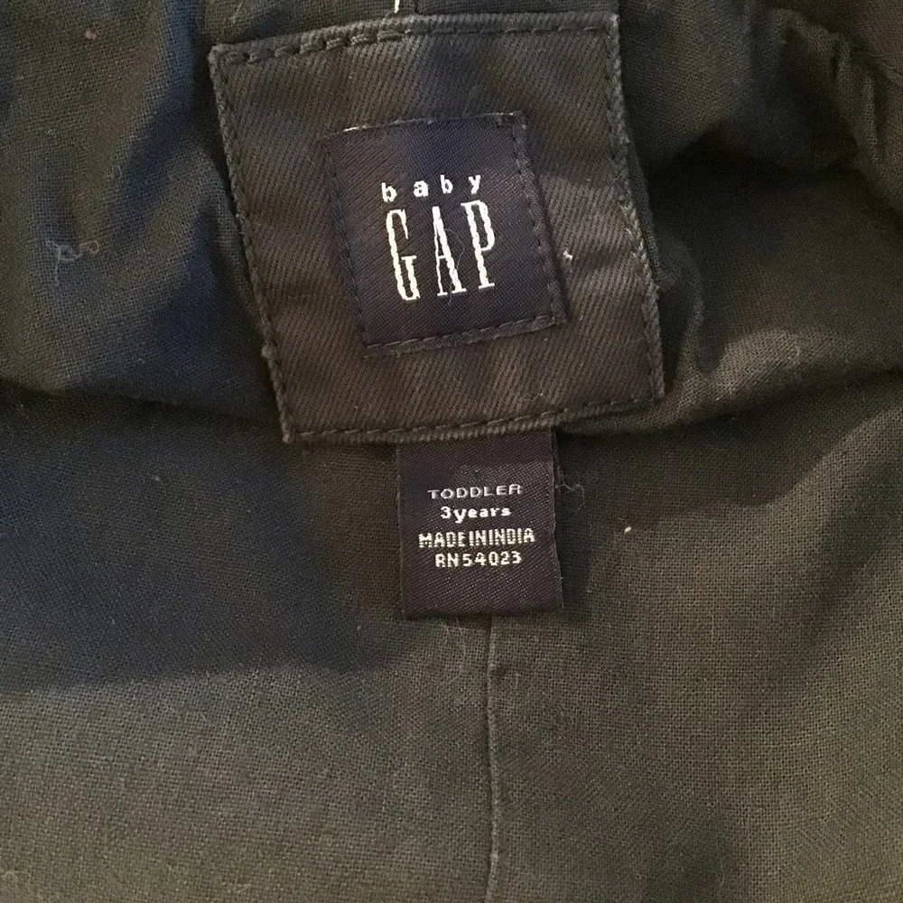 💥💥Old Navy 2005 canvas navy blue blazer with contrasting collar trim.size 3T.